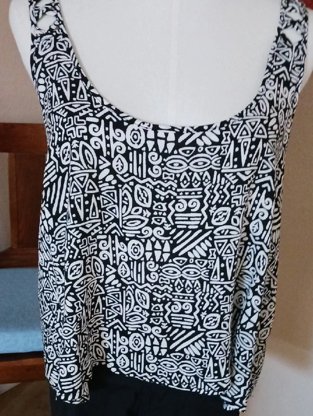 Material Girl- Black & White Patterned Scoop Neck Tank Top - Picture 5 of 13